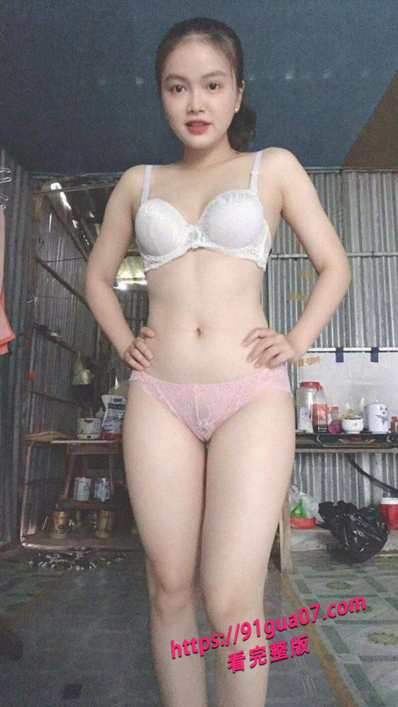 越南河内厂妹自拍被疯传 清纯外表下原来这么火辣～
