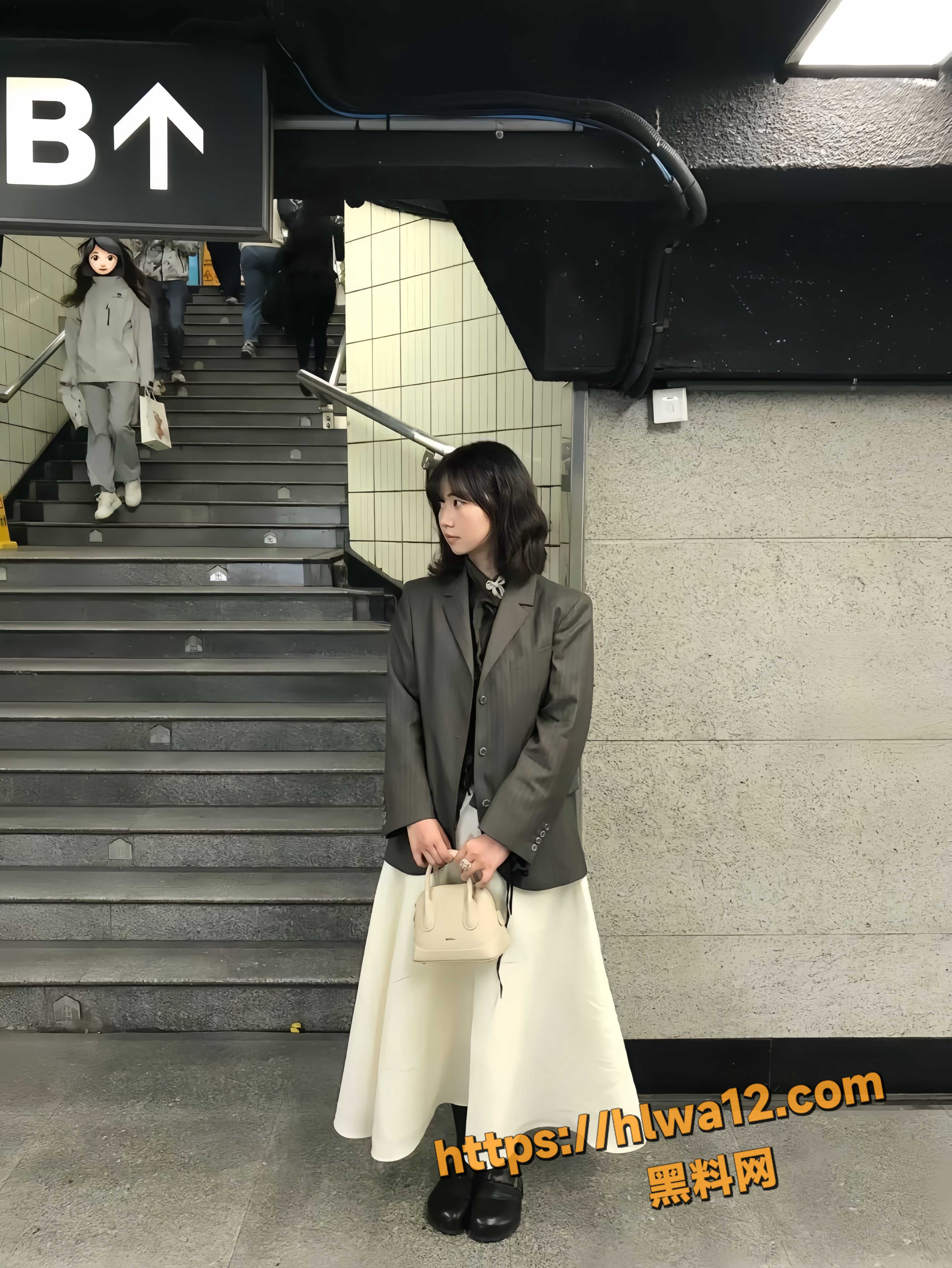 上海富二代大哥包养中日混血妹子 平日乖乖女私下超反差 3P淫乱双洞齐开 性爱视频曝光！