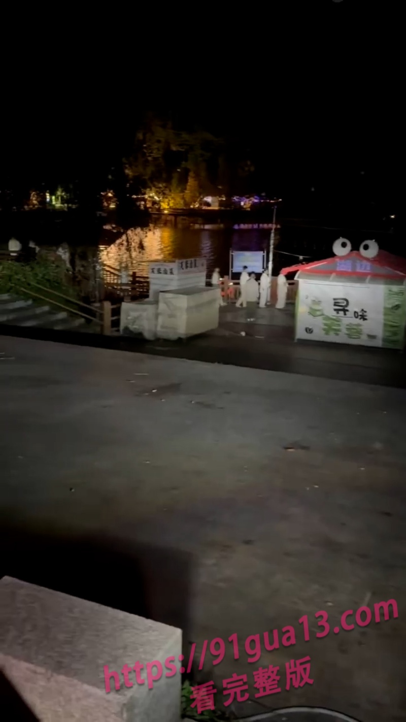 广东花都区惊现邪教？多人穿白衣白裤在古墓排队游 配图5