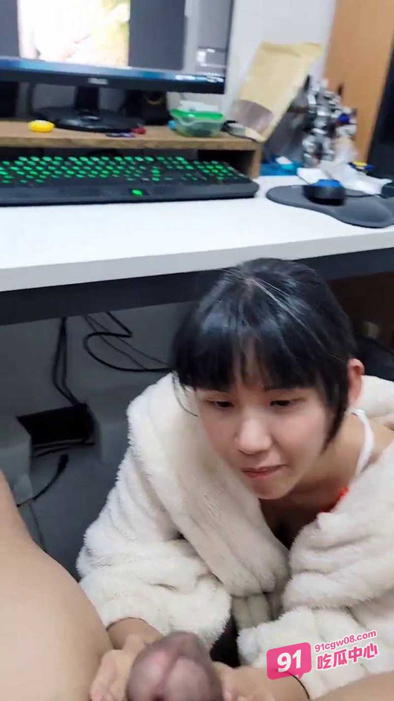 台湾巨乳网红ZoZo酱 骚女配荡男玩法相当刺激 与摄影师男友户外野战露出日常 全网最全版本！ 配图9