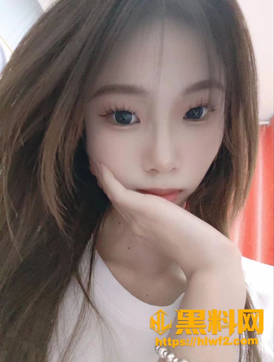 精神小妹性爱视频流出 女大学生化身淫荡母狗 与富哥酒店跪地深喉
