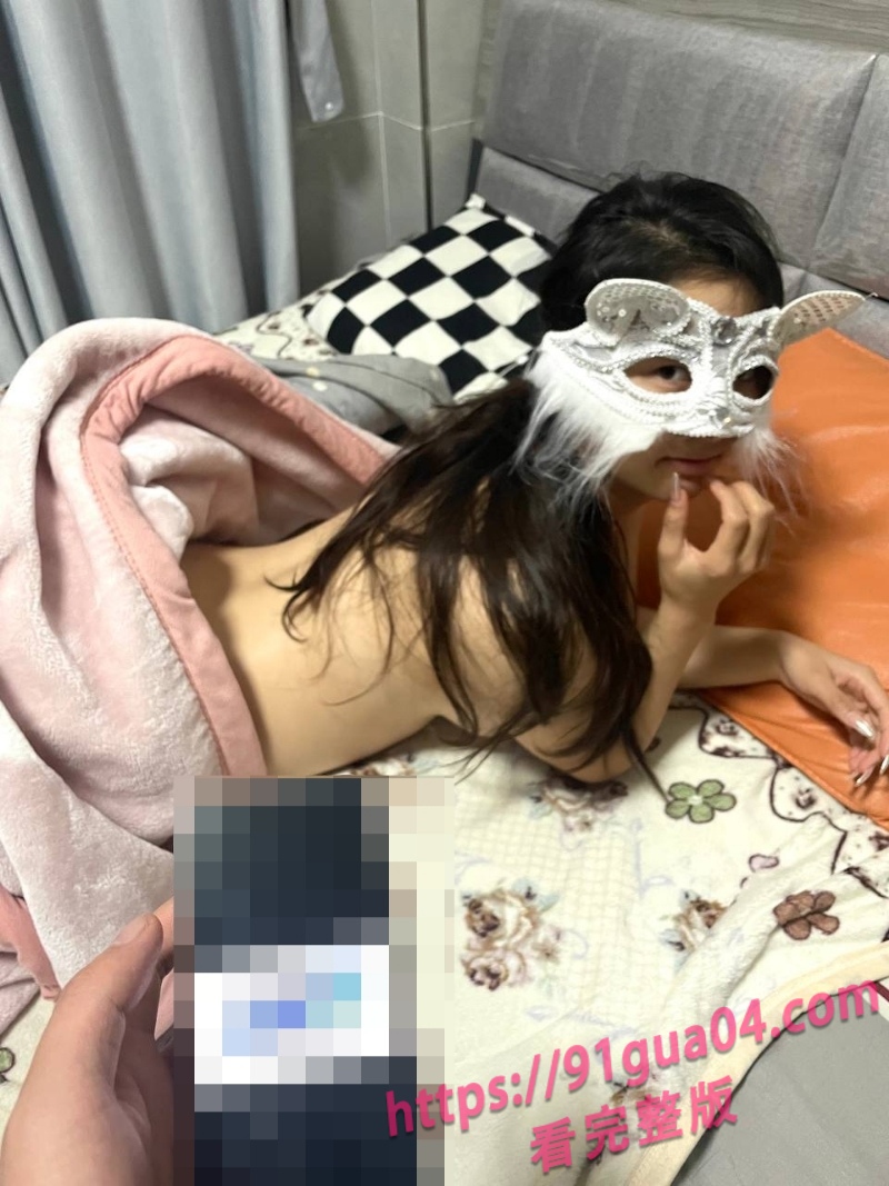 出差归来与女友重逢她一边说不要 一边又忍不住贴过来!
