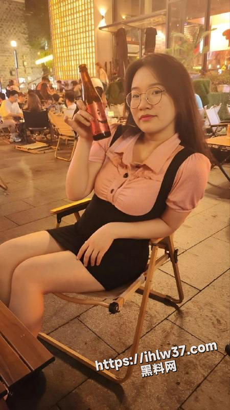 贵阳商贸学院眼镜母狗 刘倩倩 被炮友调教曝光 表面清纯实则是喂不饱的小骚货！