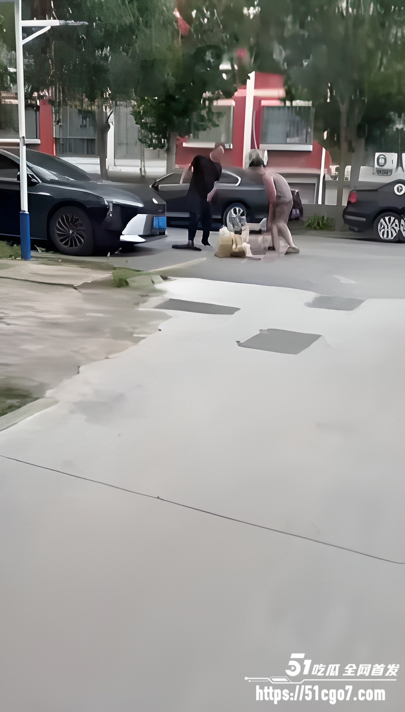 黄金水岸小区 抓奸大戏1