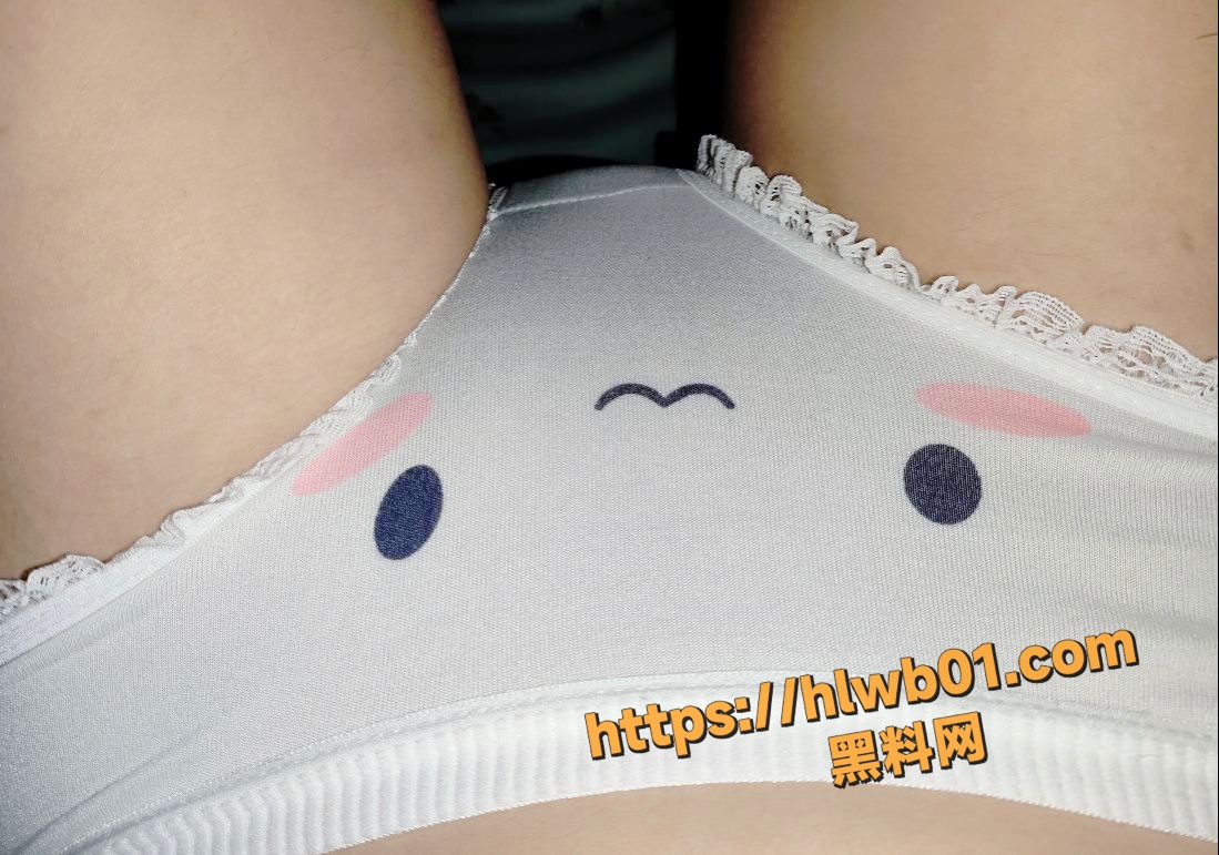 高中生少女小萝莉女儿 白虎嫩穴私密照曝光 娇小JK学生清纯又诱惑