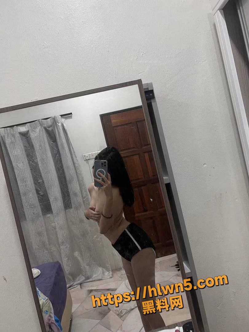 马来西亚华裔IG网红 Jcbb 与男友视频裸聊被录屏泄密 这个马来华裔小姐姐好骚 还是一个粉嫩白虎穴！