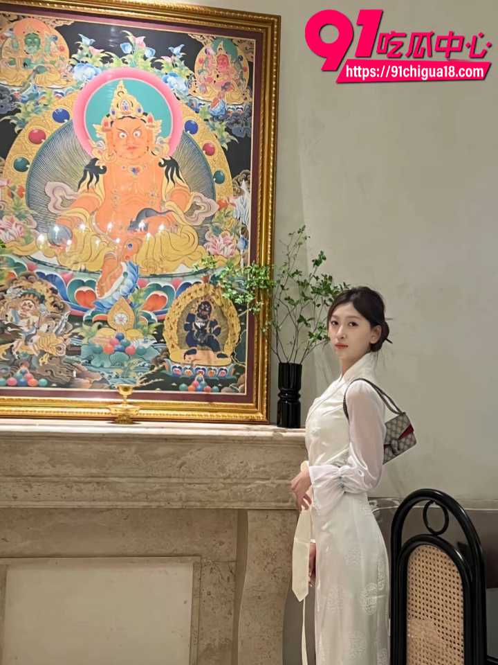藏族网红扎西巴姆和吉吉打扑克视频疯传10