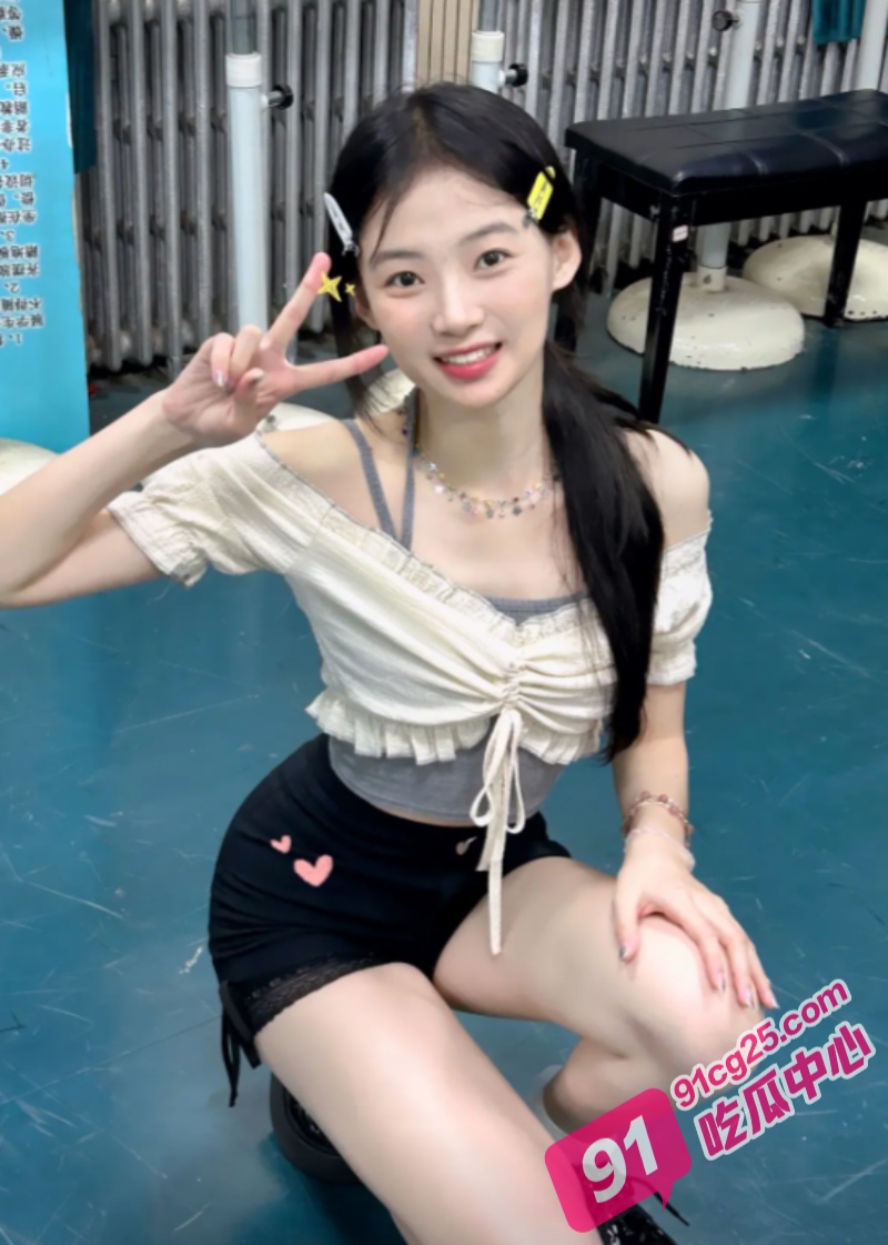 在校女大学生被调教 一步步引诱她和好兄弟玩3p 现场气氛异常和谐！