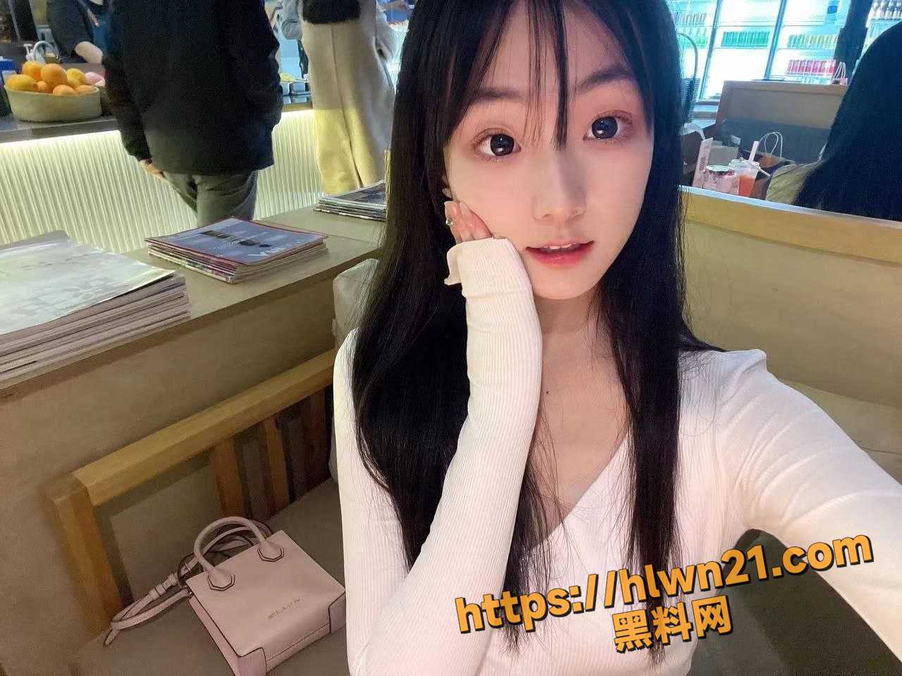 脱得精光不如眼里有光 广州学院高颜甜美学妹被金主18cm大屌无情玩弄 满眼都是对金主的崇拜简直诱人！