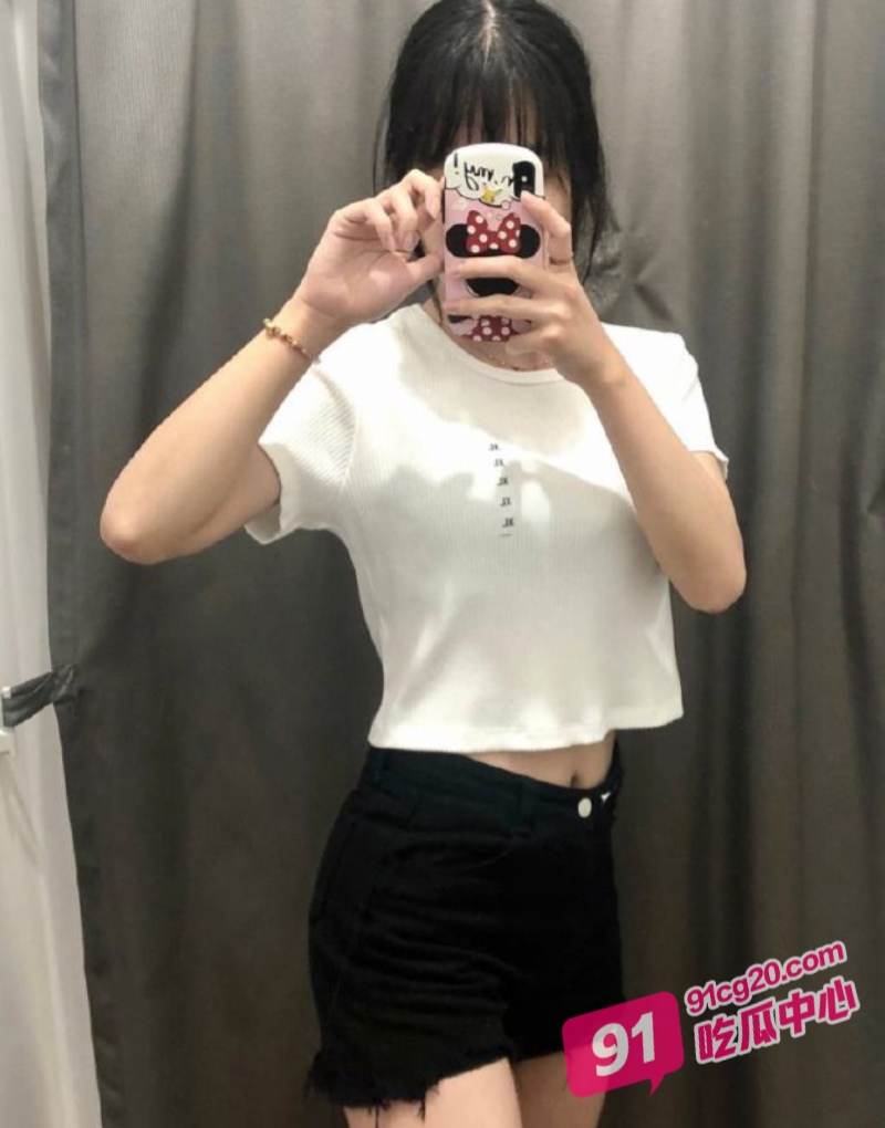 江苏女大叶雨婷 与学长3P调教被录像 尺度之大难以想象！