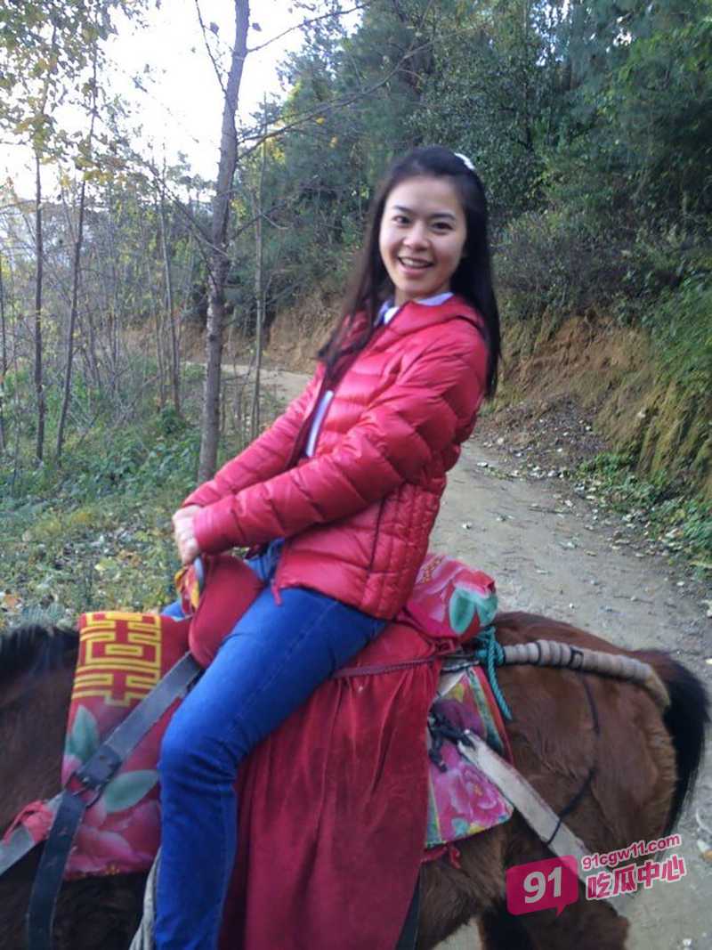 苏州中铁建筑公司老板 包养年轻妹子当情妇 母狗被压在身下猛操嫩穴 叫声极度淫荡~