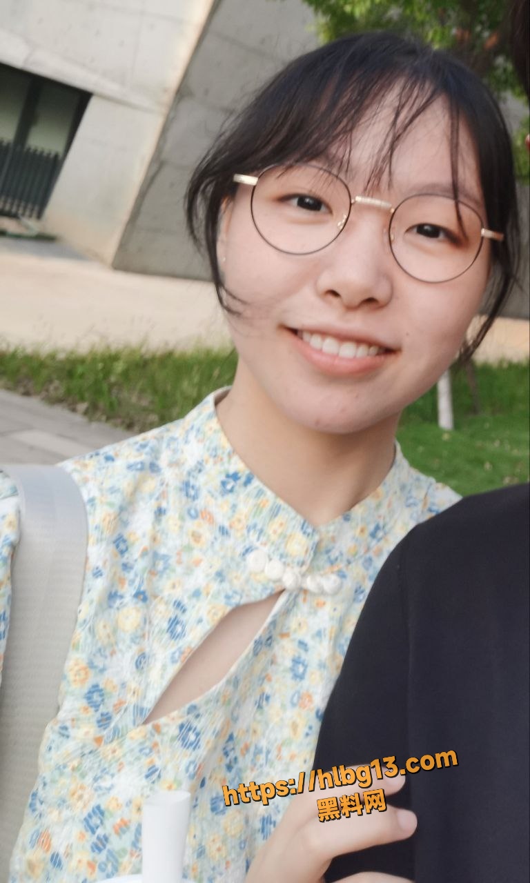极品反差眼镜JK制服嫩妹 黑逼真相曝光 隐藏蝴蝶逼被玩坏 内射口交 样样齐全 私生活十分精彩
