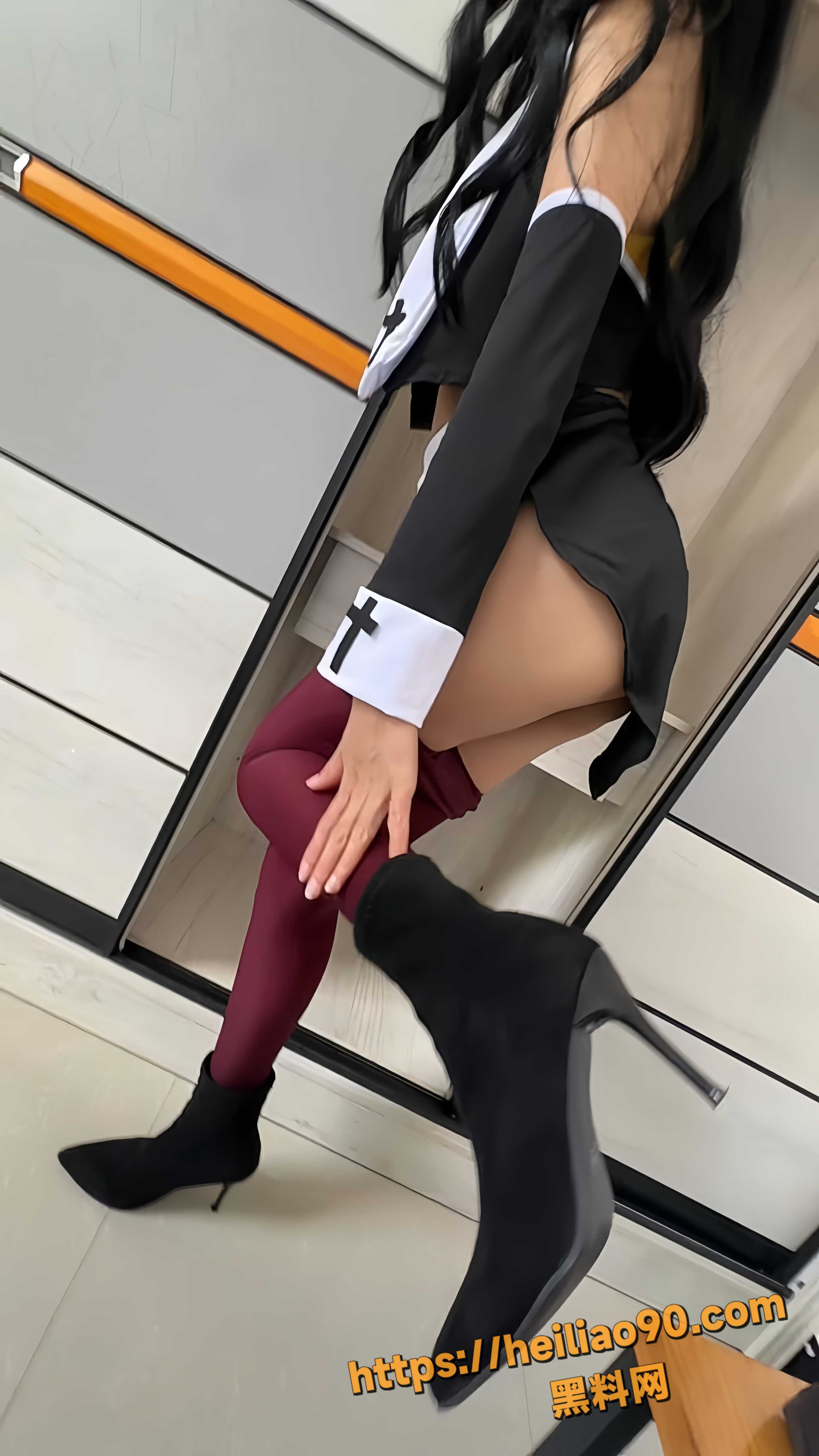 小姨子的秘密 修女小姨子床上犒劳姐夫 红色丝袜下偷偷拔套内射嫩穴