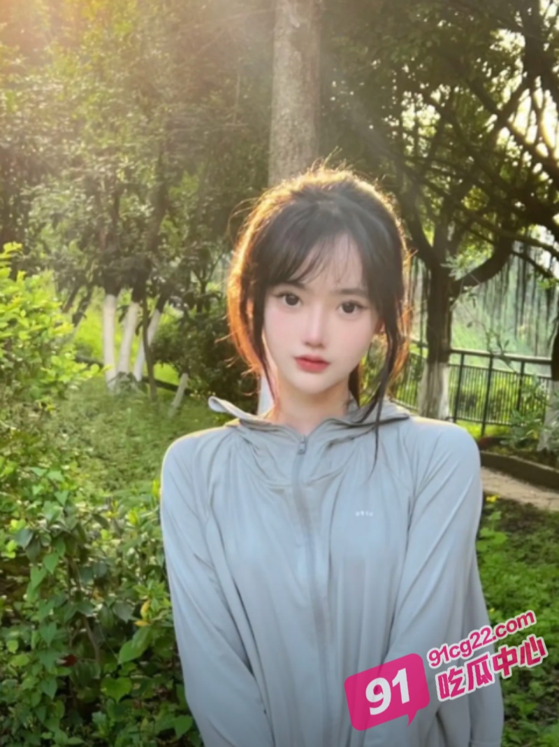 萝莉就要疯狂插 抱着翘臀打桩后入 娇嫩胴体让人血脉喷张！ 配图3