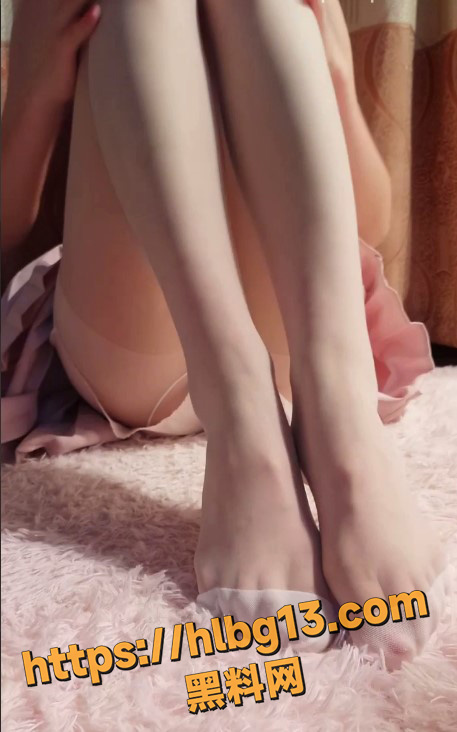 少女完璧之身是怎么自慰的？一个难得的处女福利姬 自拍自己的嫩白骚逼 处女膜清晰可见！