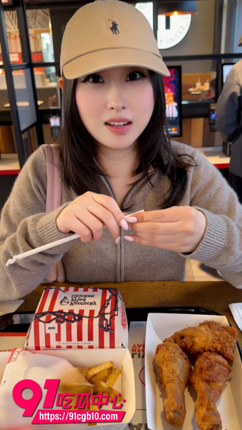 推特白嫩女网黄噗噗KFC厕所极限性爱7 1
