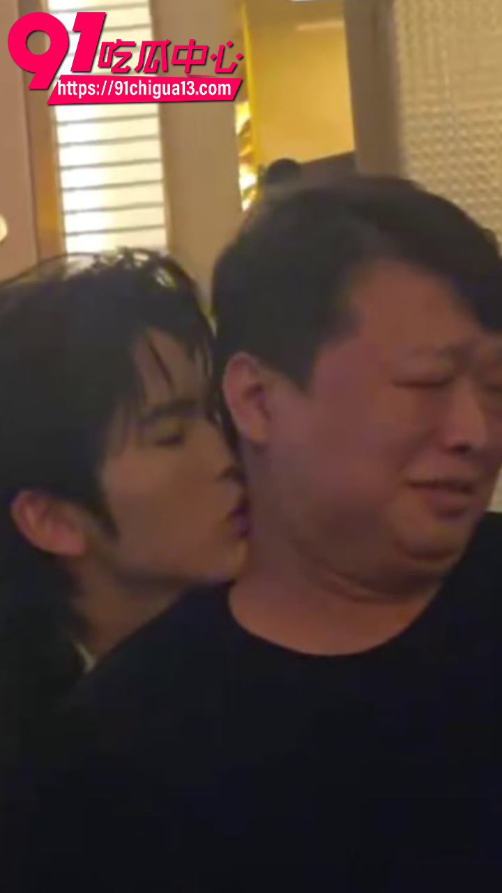 帅哥为钱被土豪大爷狂啃1