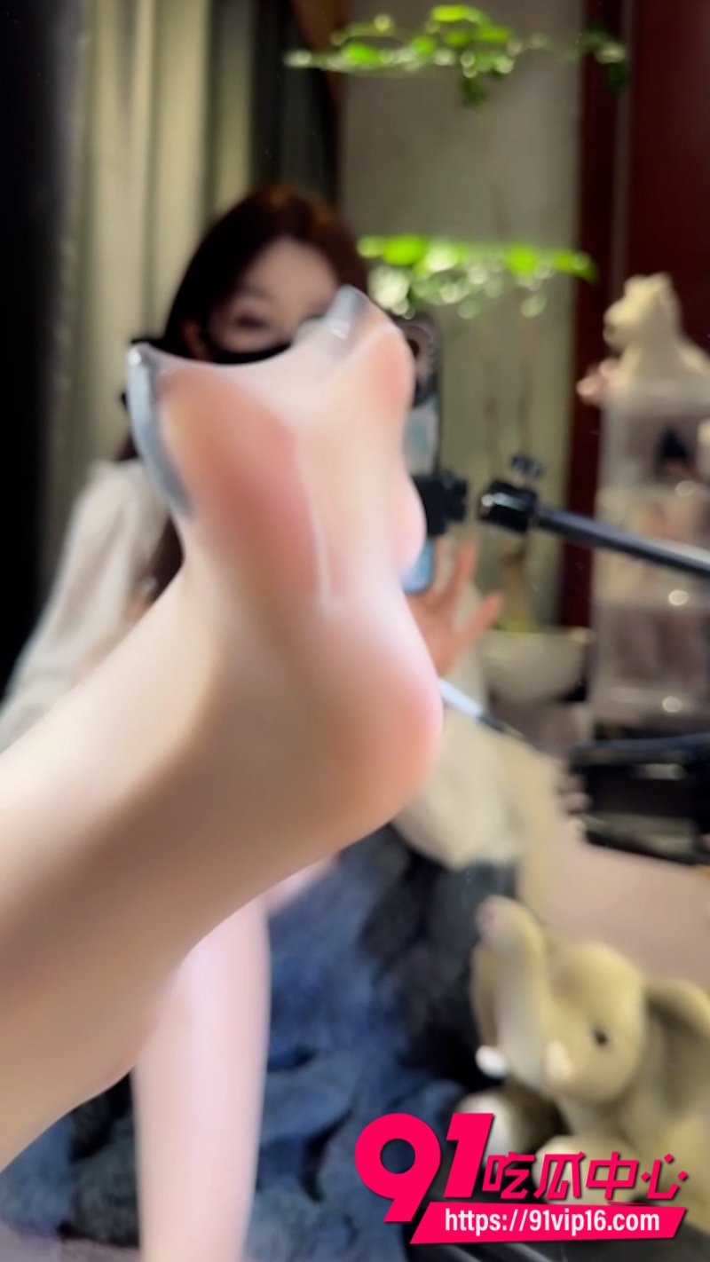 ASMR极品御姐甜心镜头前丝足喘麦诱惑4