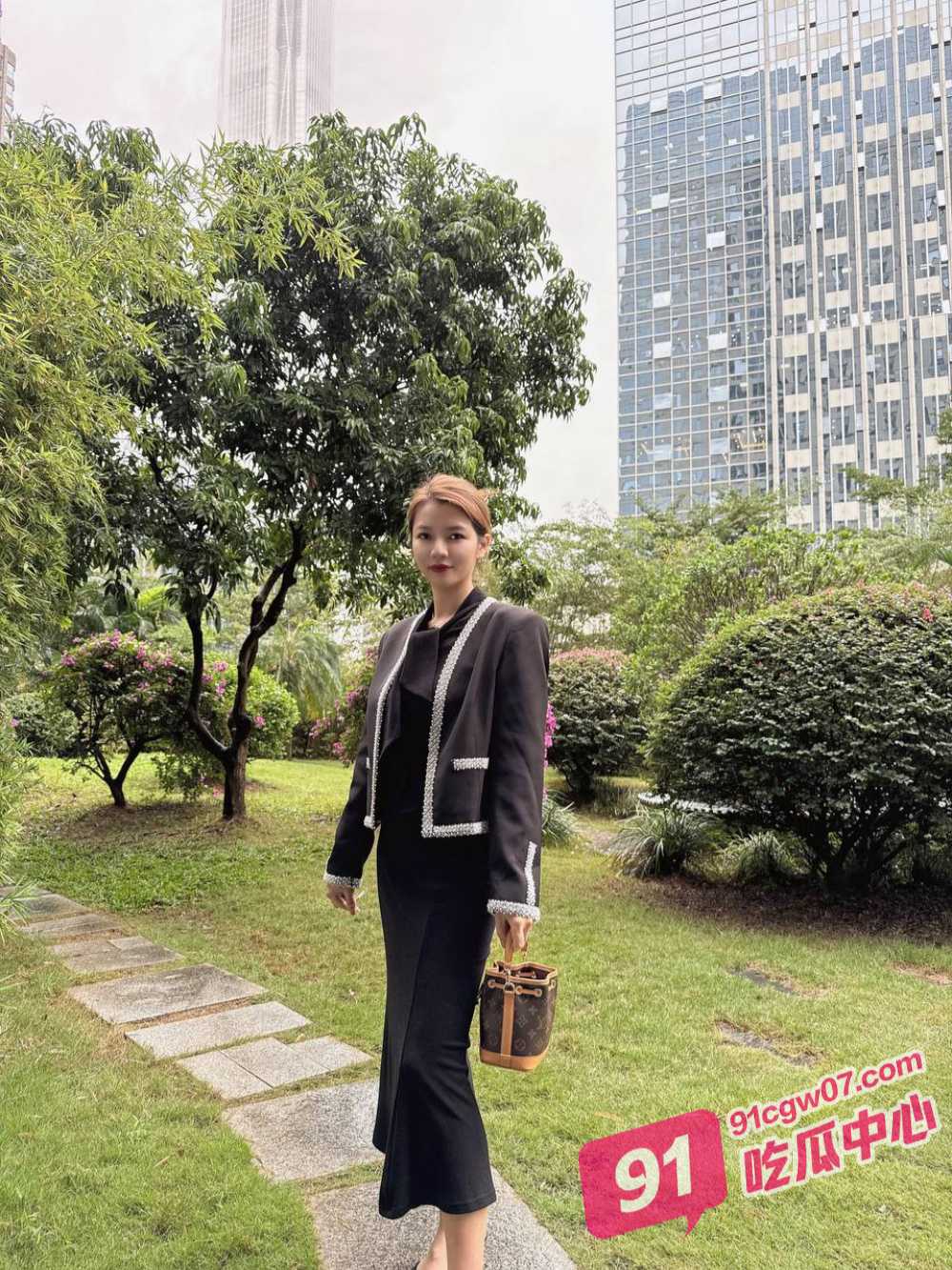 深圳北海粤宴航盛店 巨乳老板娘 陈英梅 为了抢生意竟发裸照勾引老顾客！ 配图3
