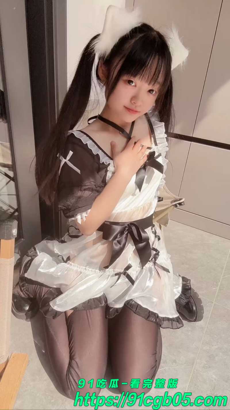 83 83