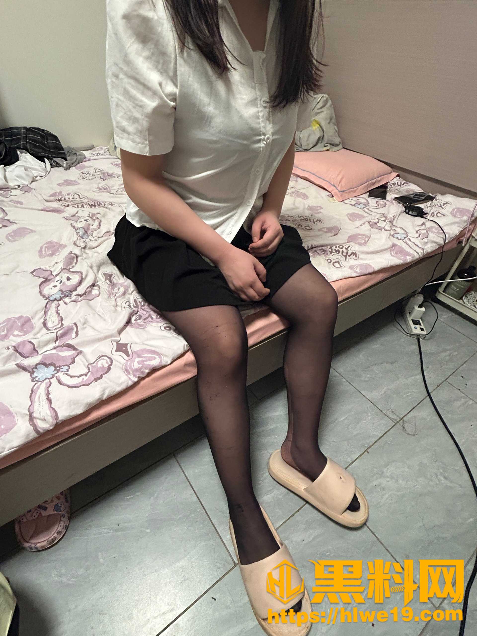 原创 拍摄偷拍乱伦博主 Darnell 从试探到妹妹自愿求干 第1集