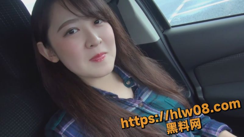 万人求系列的极品美少女遭受猥琐大叔的暴力制裁 高潮喷出大量白浆极具诱惑人！