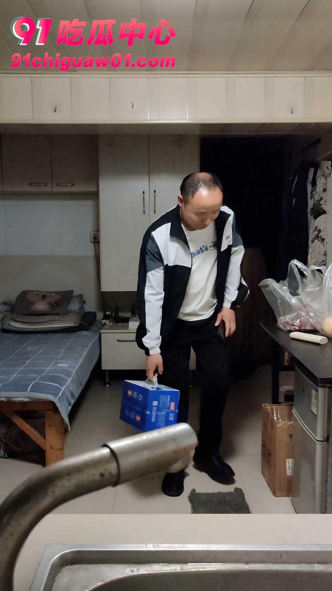 南京红姐带来的快乐，我们想象不到？体贴到家的四位汉子主动送奶上门求宠幸！