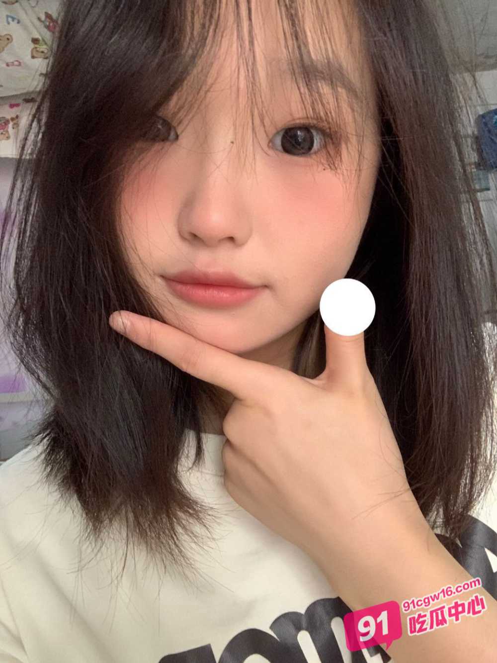 推特顶级大神约啪各种00后稚嫩学妹 这么清纯的小妹妹居然是下贱的骚母狗 配图3