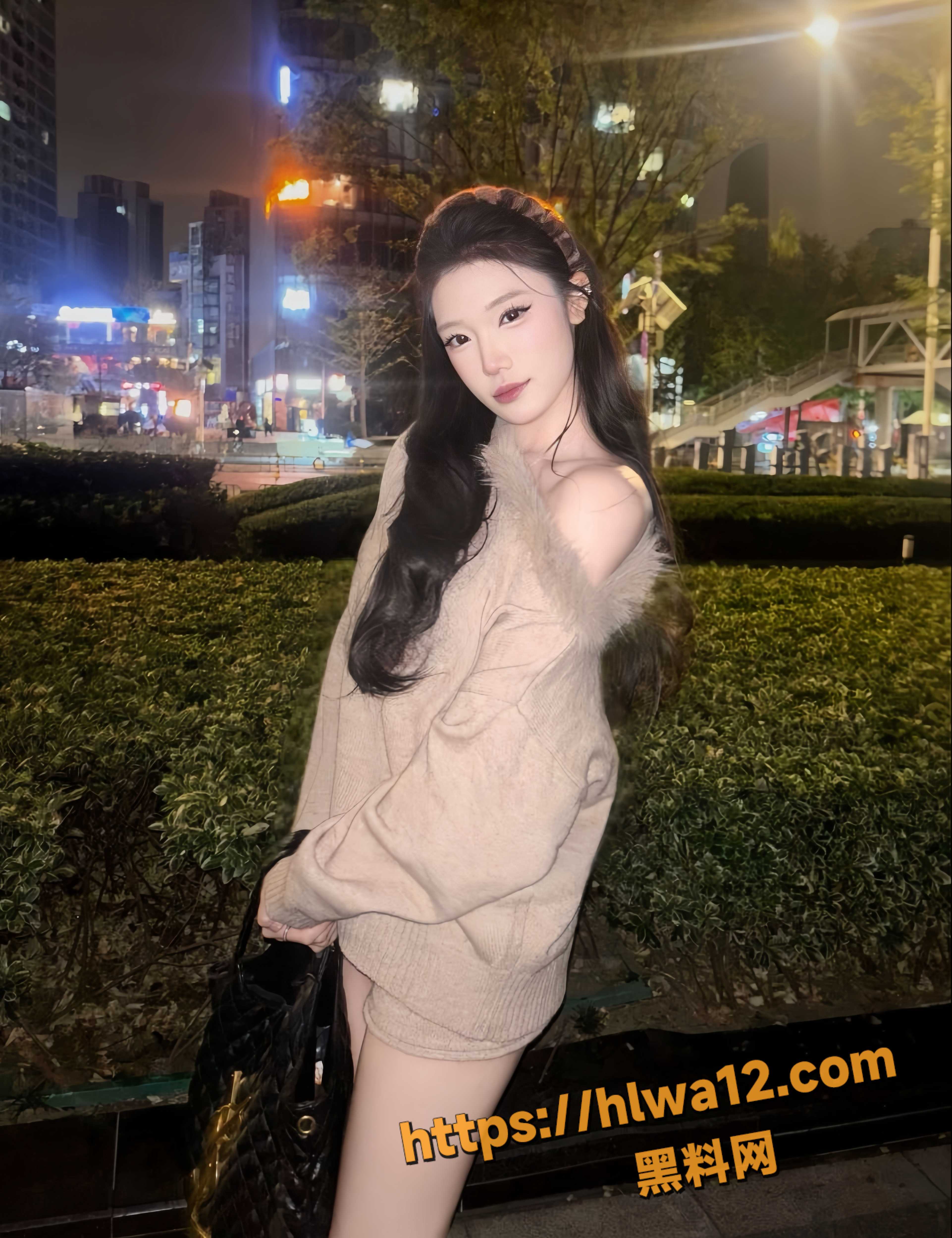 上海高颜值美女 李锦怡 在酒店被富二代男友调教爆操视频流出，舔脚趾的画面超淫荡！