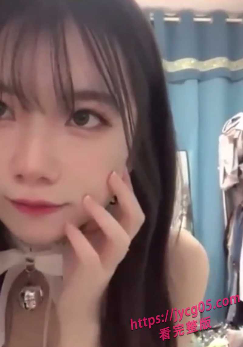 学生情侣激情翻车！宿舍自拍互动流出 反差女友玩得太野了！ 配图3