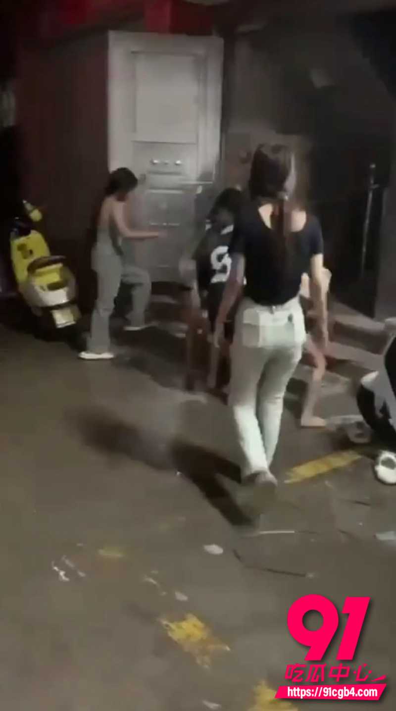 精神小妹干架现场 2 精神小妹干架现场 2