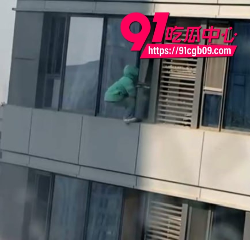 实拍跳楼！河北绿色外套少年高楼一跃坠亡全程3
