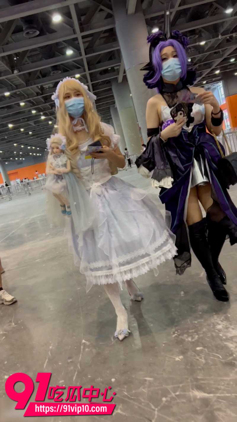 抄底大神漫展尾随偷拍光与夜之恋女coser裙底1