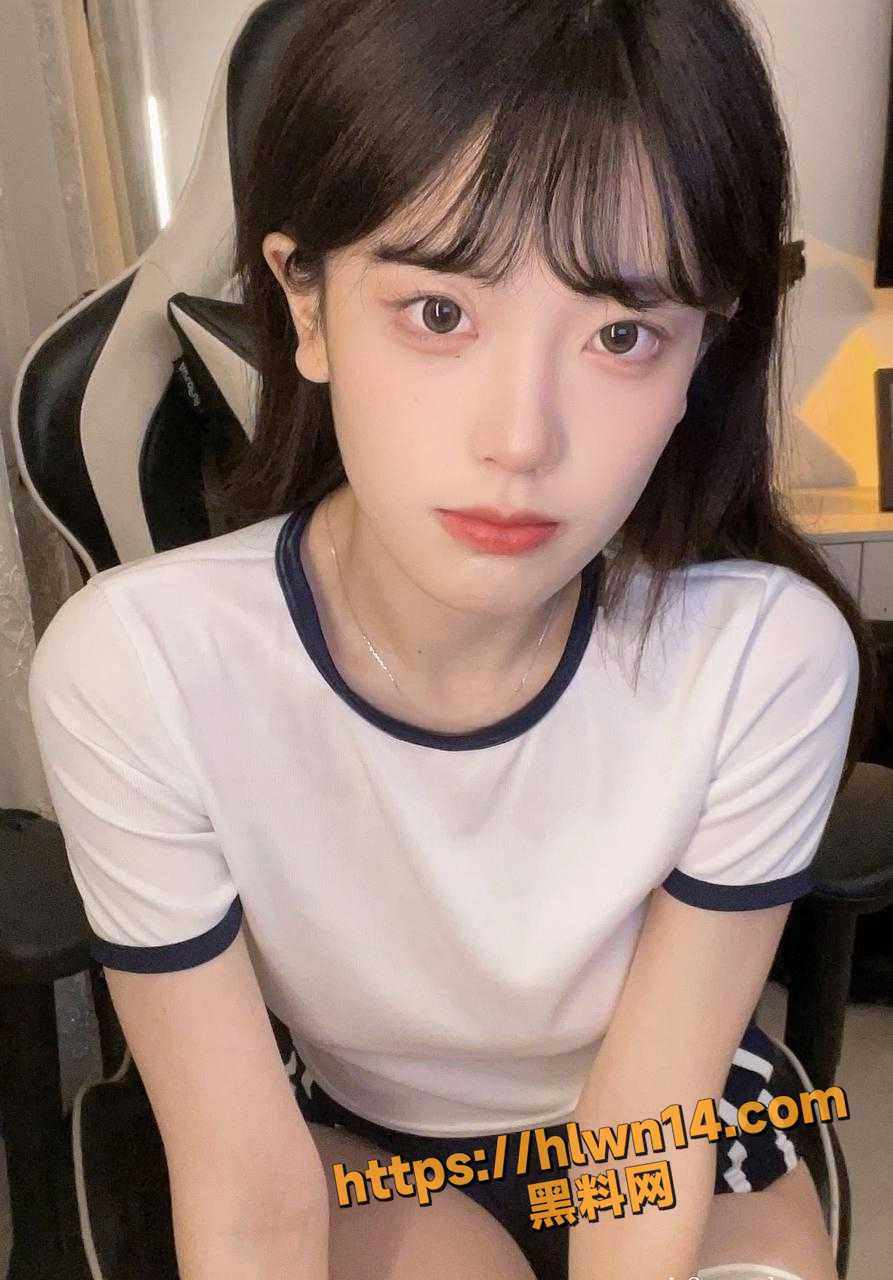主播骚不骚还得看眼镜婊 B站知名UP主香草姐姐 正常直播还给大哥夹带私货！