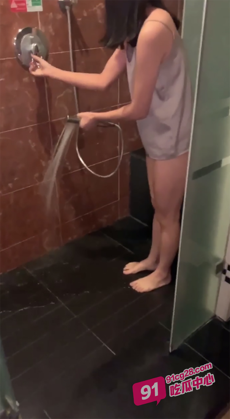 广东人妻何樱如狼似虎 婚后一个月出轨大屌炮友 全程淫语刺激对白!