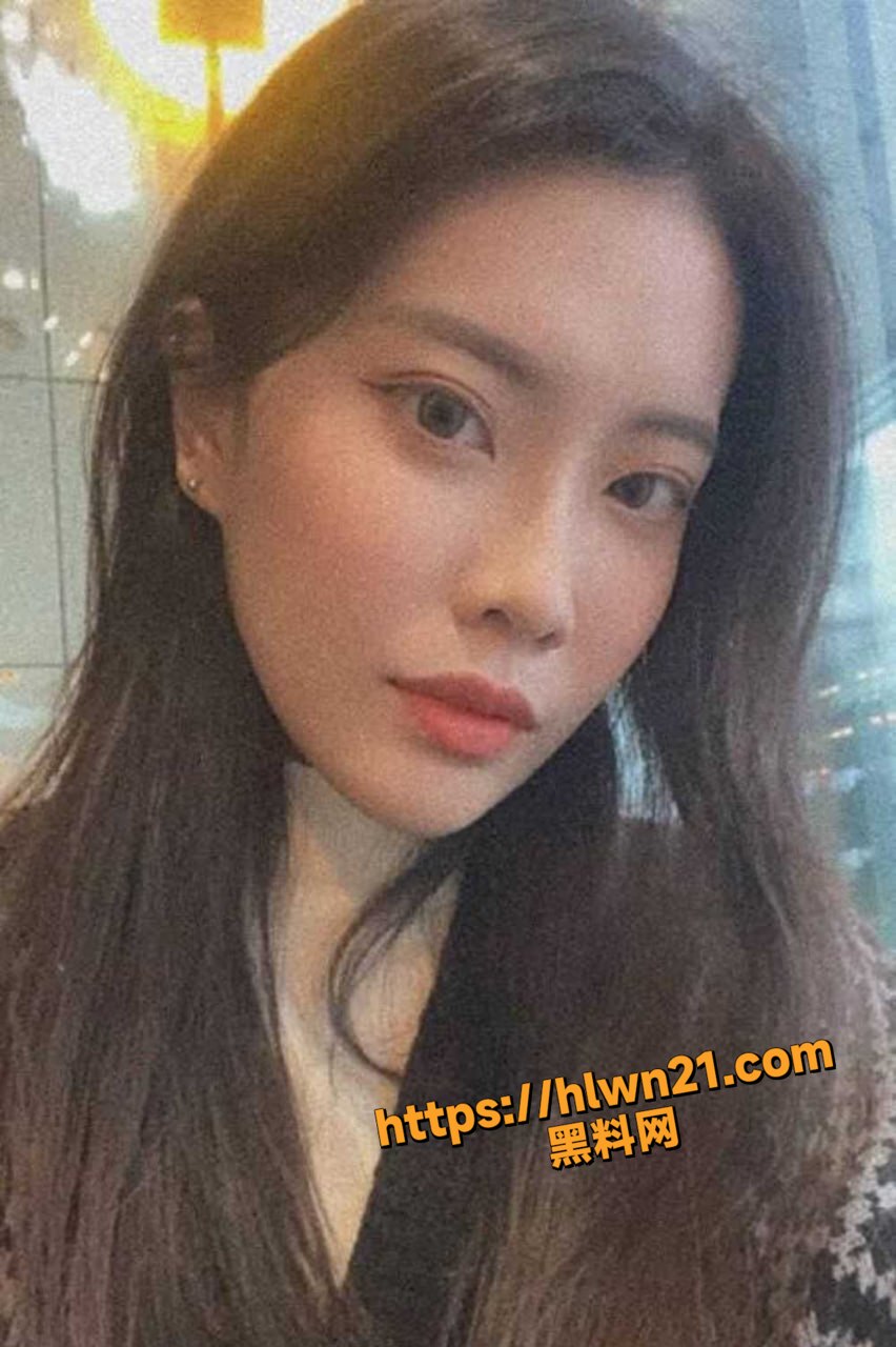 成都颜值黑丝艺校老师 钟熙妹 已婚出轨约炮泄密 捧着肉棒吃屌女上位在镜头前露脸拍摄！