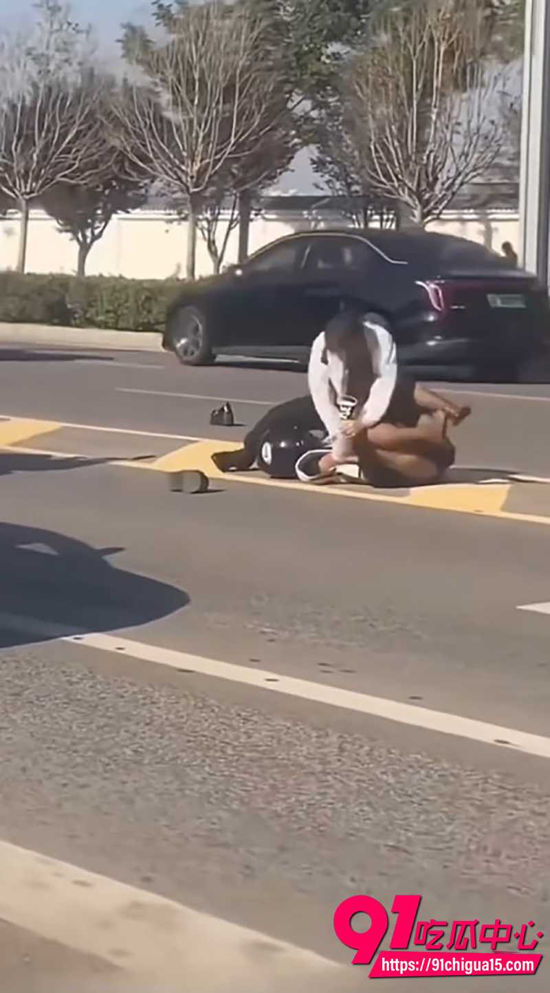 路怒男暴打小姐姐  6