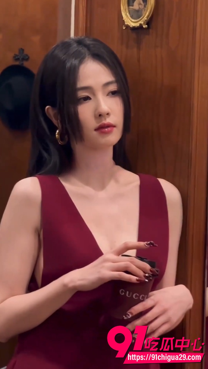 AI脱衣骚货明星白鹿 为顶级资源努力服侍金主爸爸 全裸大奶被操到喷精