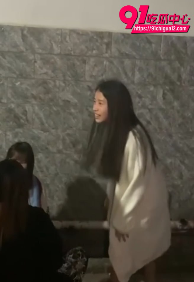 高中少女巷子惨遭围殴1 高中少女巷子惨遭围殴1