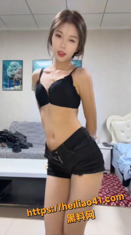 推特新晋网黄萝莉 小西子 首次裸舞福利流出 神情妩媚诱人 让人眼前一亮！