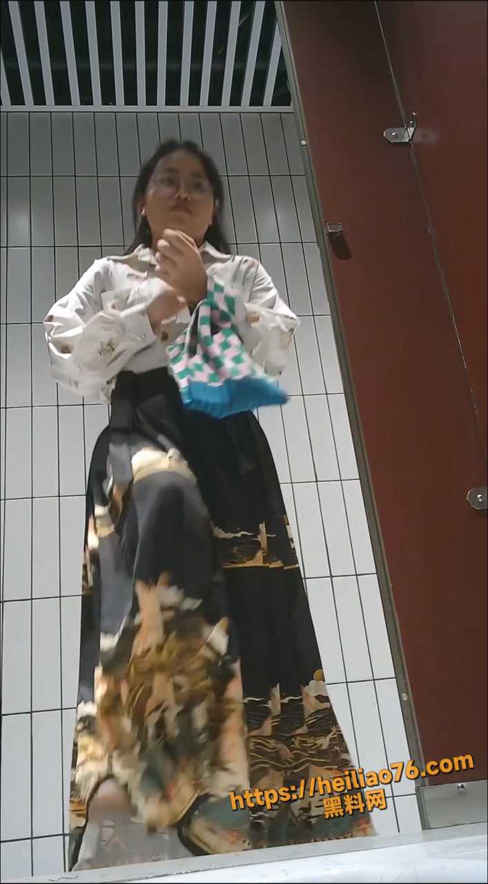 饭店女厕全景偷拍 10位美女食客各种极品鲍鱼完美展示！