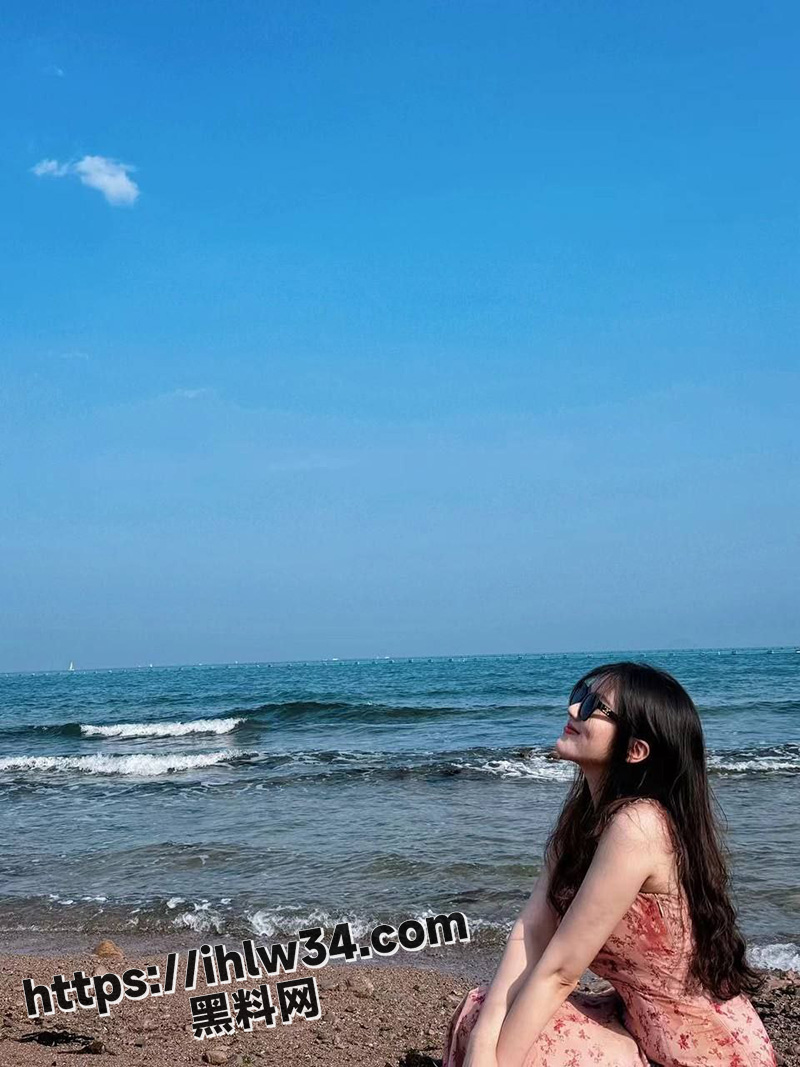 粉嫩少女被操日常流出 无套抽插淫穴流出大量白浆还有露脸颜射哦！