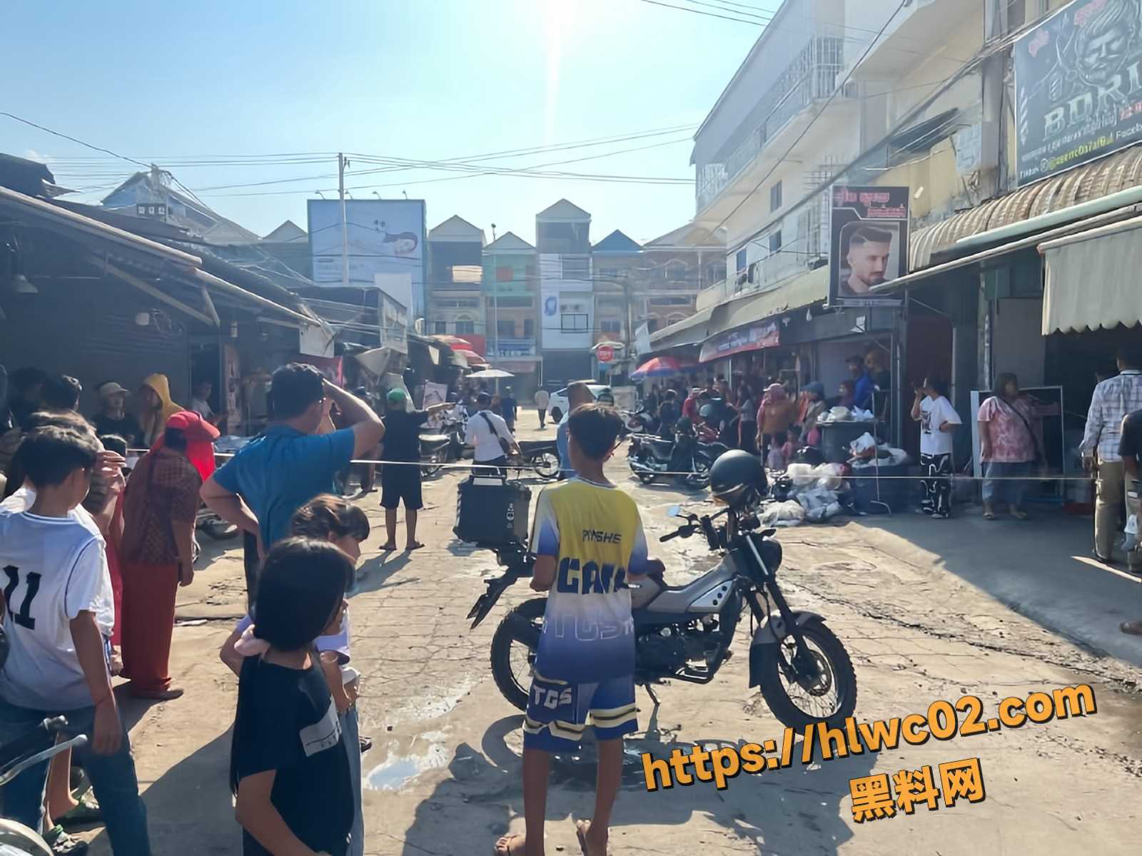 柬埔寨金边发生一起恶性杀人事件 男子持枪打伤前妻后疯狂补刀 现场视频曝光