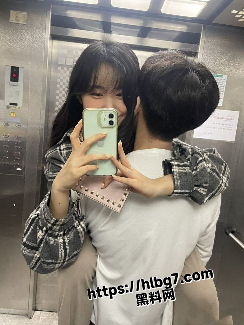 韩国情侣私密遭泄密 情侣玩刺激 非常好看的素颜女友被男友要求街边舔舐吸吮肉棒！