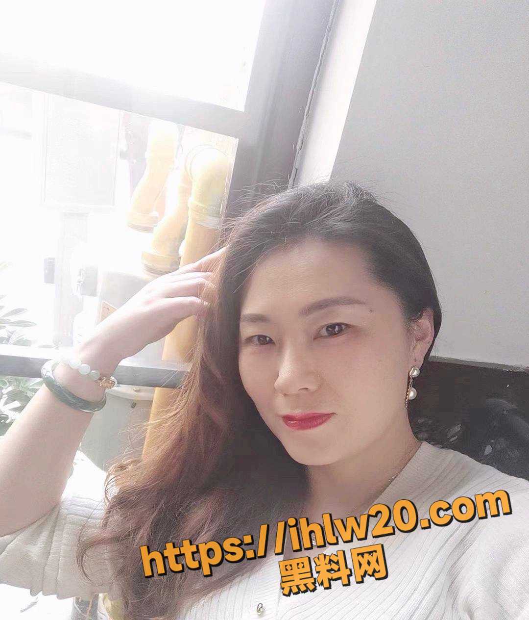 箫姐的接班人 重庆铜梁区极品骚货熟女陈燕 吹箫表情超带感 这技术不添三十年都领悟不出来！