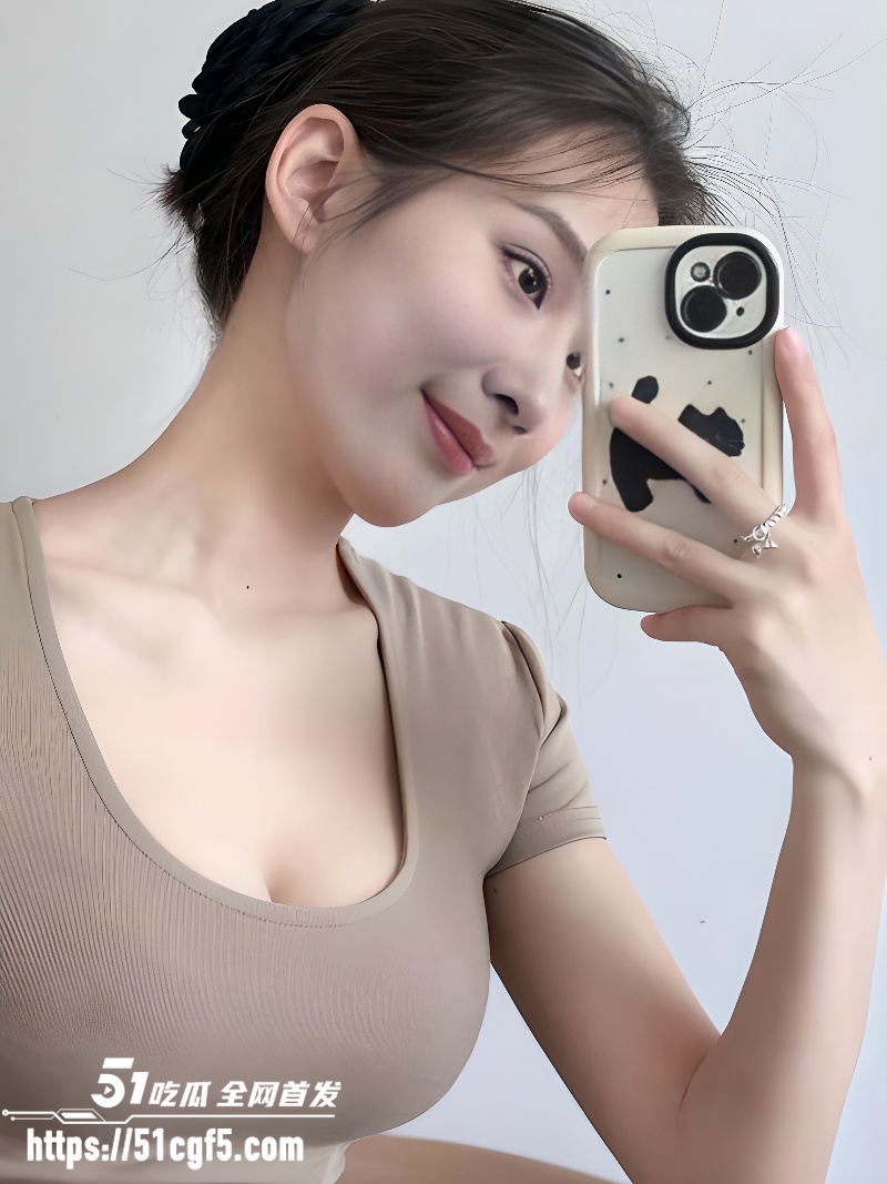 金主包养调教巨乳学生妹 骑乘舔穴品尝淫液 黑丝肥臀无套爆操 骚媚入魂！