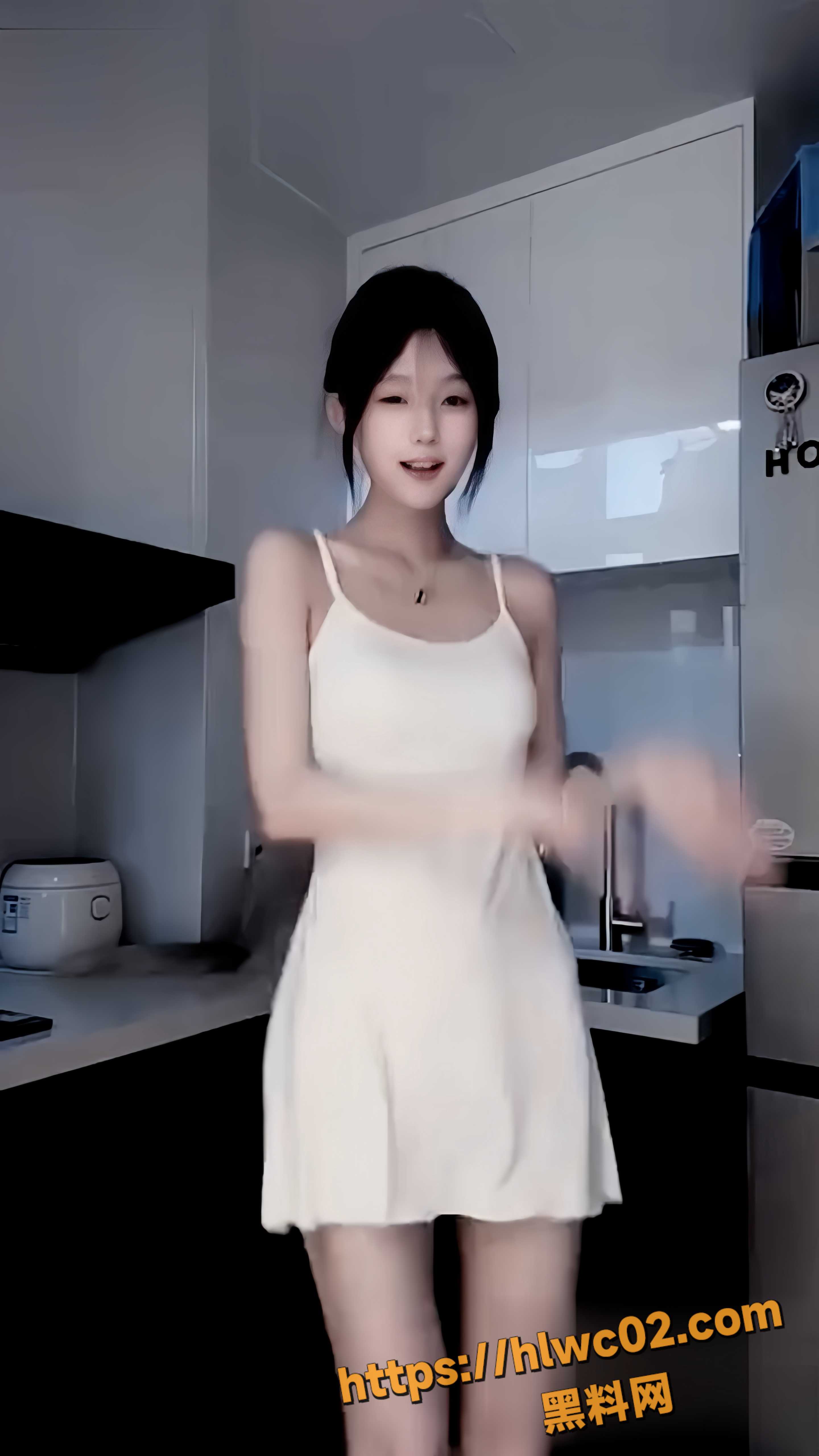 极品美女高尔夫摇 曼妙身姿全裸热舞 雪白酥胸狂甩诱惑