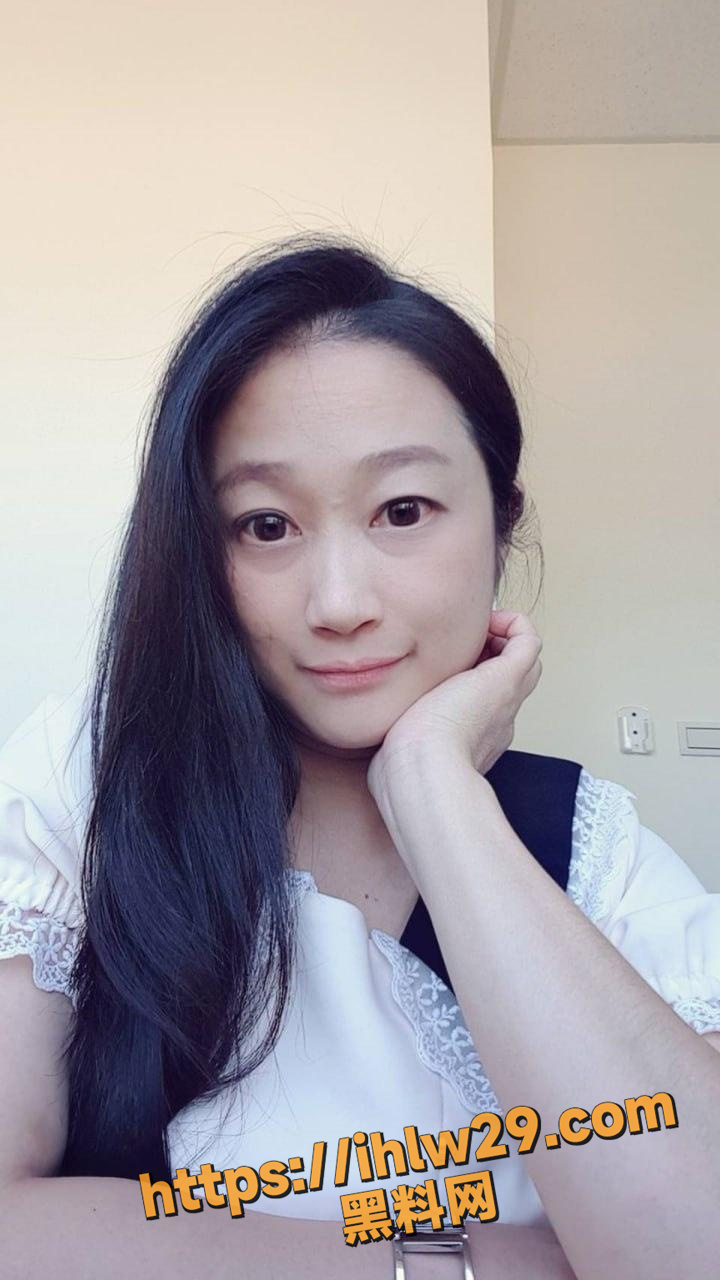 绝对全程无尿点淫荡F罩杯轻熟女 反差婊巨乳御姐 全裸放尿 高潮脸穴同框 母狗属性百分百！