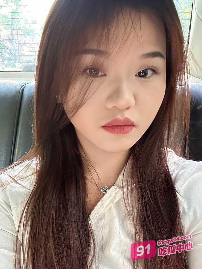 吉林性瘾少妇李燕 趁老公出差带炮友回家偷情 无毛骚逼被疯狂抽插淫水潺潺流出！ 配图3