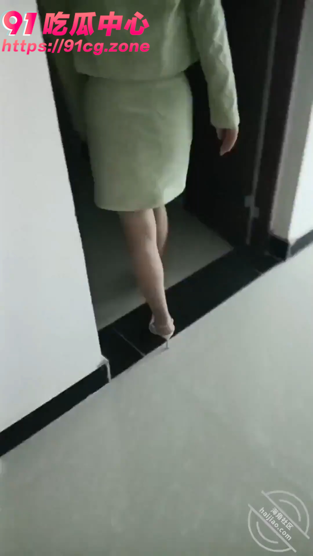 【媳妇我错了】带老婆吃饭被灌醉被4P，酒后发情被瓜友们扒光无套轮奸了